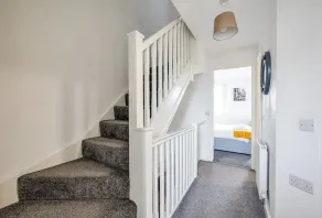 4 bed townhouse with rear garden and FREE parking - Image 2