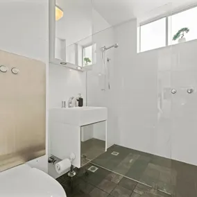 Modern Potts Point Studio - Image 2