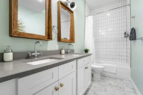 Historic Shaw Home • Sleeps 14 • Near Zoo & Arch - Image 4