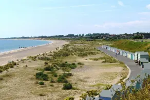 Spacious Caravan For Hire With Decking By The Beach In Suffolk Ref 40094Nd - Image 5