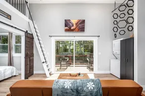 NEW Beehive Tree House Retreat - Image 5