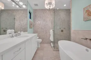 Waterfront | Heated Pool | Canal View & Access | Mimosa Key | VlLLAS - Image 3