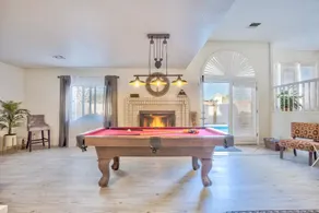 Spectacular spacious home with private pool - Image 2