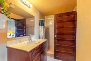Apartment with WiFi, AC & shared outdoor pool - walk to the beach - Image 2