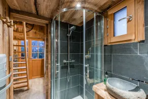 Luxury Triplex Chalet of 200m2 900m from the slopes - Image 2
