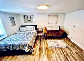 Updated efficiency unit attached to the Parlor on Paris - Rent both and save - Image 4