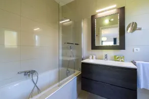 Charmosa moradia com serviços de hotel, piscina privada - domínio seguro - Image 4