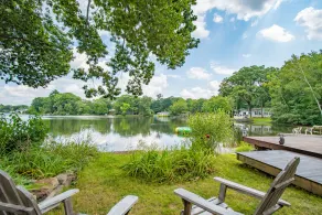 Beautiful lake front home. Amazing view! - Image 5