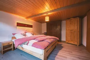 Chalet Rösi - Ferienwohnung mit Hot Pot & Bergsicht - Image 4
