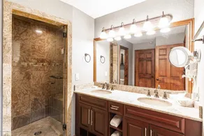 SKI IN/OUT CONDO-1BDR  SUITE W/ BALCONY & FULL KITCHEN - Image 4