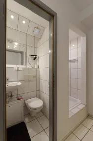 ★★★★Studio Apartamento, cerca del aeropuerto de Frankfurt - Image 3