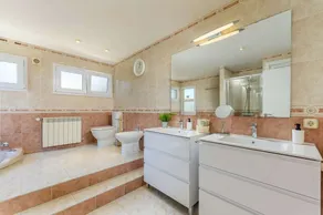 Beautiful 4-bedroomed villa with panoramic views overlooking Palma Bay, Mallorca - Image 2