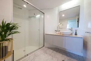3-bed contemporary designed townhouse with sea views from all rooms - Image 4