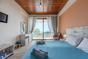 Souda Bay Cottage - Image 5