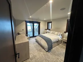 Lake house with all the amenities, sauna, steam showers, heated floors, Josh AI, - Image 5