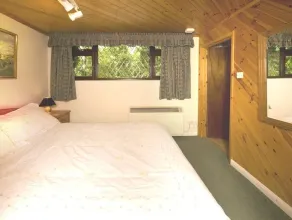 Self Catering cottage with double bedroom - Image 3