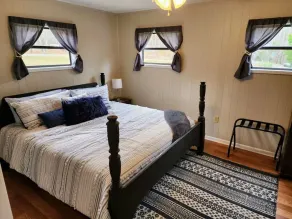 Comfortable 2 Bedroom Cabin - 3 min to Roosevelt State Park. WIFI & Self Checkin - Image 3