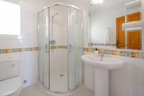 4 Bed Villa with Pool & Spectacular Sea Views - Image 3