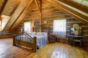 Private country cabin with all the amenities. Inground pool & stocked fish ponds - Image 5