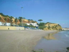 Charming 2-Bed Apartment in Olhos de Agua - Image 5