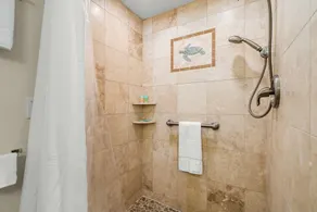 Hale Kamaole 243 - Chic Ocean View Suite - Image 3