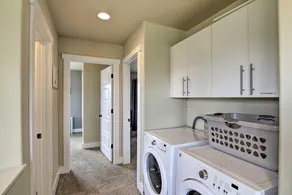 NY Bozone Bliss-Contemporary Town Home (KING Bed) Steps from Meyer's Lake - Image 2