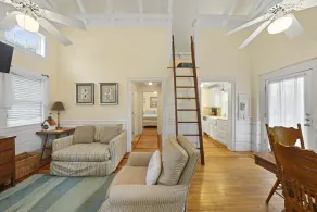 Prime Location Seaside, FL. Privacy, 4 min walk to beach + 2 Adult Bikes! - Image 3
