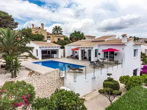 Komfortabel villa med privat pool, boblebad og havudsigt - Image 4