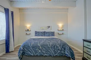 #7: 2bd/1.5ba, Newly Remodeled, Walk to Old Town - Image 4