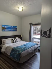Canmore Mountain Resort with underground parking, pool and hot tub - Image 4