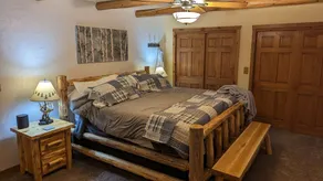 Luxurious Northwoods Log Lake house with over 500ft of lake frontage on 15 acres - Image 4