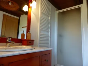 Spacious restored cottage with air conditioning, perfect for families - Image 4