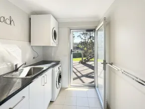 Spacious Beach Studio With Alfresco Dining - Image 2