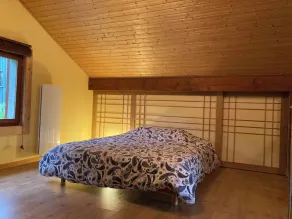Quiet, south-facing chalet with mountain views - Image 5
