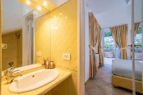 Luxury Villa Zaffiro - Pool, Garden and Sea View - Image 2