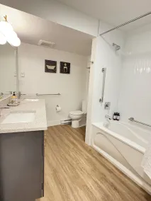 New 2 Bedroom Suite Fairfield Heritage Manor, Free Parking - Image 2