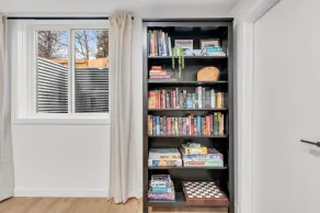 Bright 2-Bedroom Apartment - Image 2