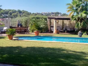 Family villa, spacious garden, swimming pool, playground, and absolute privacy. - Image 2