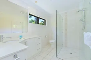 Sea La Villa Port Douglas - Image 2