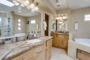 Stunning Ocean View Home w Rooftop Terrace, Firepit, Fast Wifi, AC & Parking! - Image 5