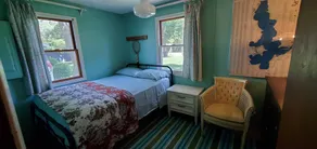 Charming Vintage Lake Cottage - Image 4