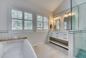 Gorgeous Four Bedroom Home in Sag Harbor with Pool/water access - Image 2