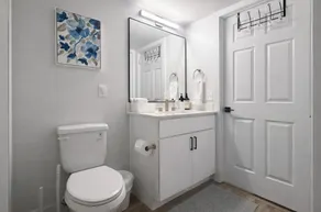 Dreamy Extended Stay Amazon King Bed 1BR Garage, Pool,Balcony Gym Near DC, DCA - Image 4
