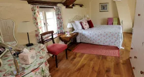 The Old Bakery (Sleeps 4. 2 Bedrooms) - Image 3