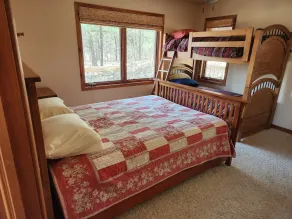 Guest house on secluded 120 acre property minutes from Chain 0' Lakes - Image 4