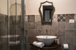 Historic villa with suites, guest rooms, and a picturesque garden - Image 4