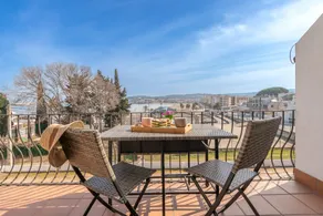 Appartement 'Bella Mar' avec vue sur la mer, terrasse privée et climatisation. - Image 5