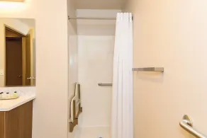 Prime 2 Bed ADA Accessible Travel Apartment in The Lilac City - Image 5