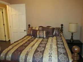 Cayce Charm Minutes to Downtown Columbia - Image 4
