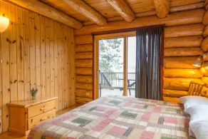 Cabaña de madera clásica del lago bermellón - Image 3